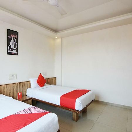 Oyo 24197 Saptaruchi Hotel Pimpri-Chinchwad Esterno foto