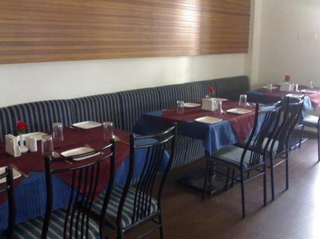 Oyo 24197 Saptaruchi Hotel Pimpri-Chinchwad Esterno foto