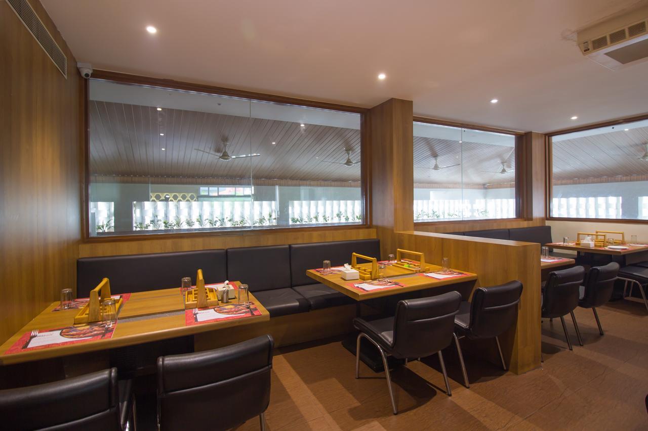 Oyo 24197 Saptaruchi Hotel Pimpri-Chinchwad Esterno foto