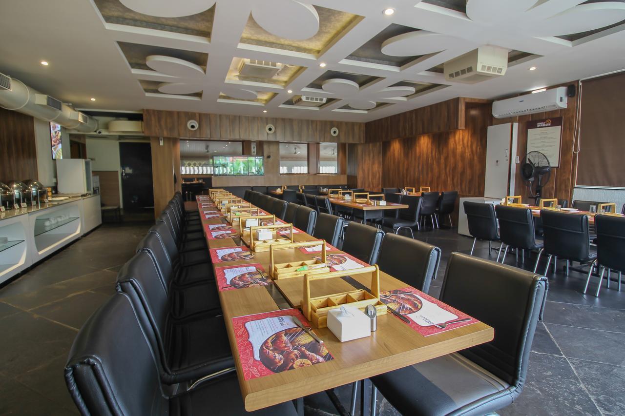 Oyo 24197 Saptaruchi Hotel Pimpri-Chinchwad Esterno foto