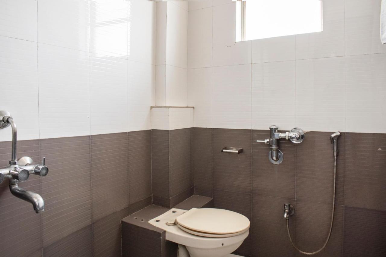Oyo 24197 Saptaruchi Hotel Pimpri-Chinchwad Esterno foto