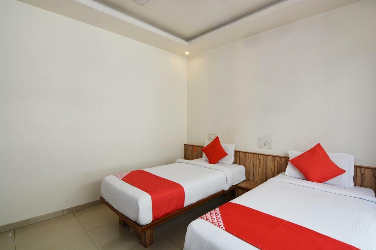 Oyo 24197 Saptaruchi Hotel Pimpri-Chinchwad Esterno foto
