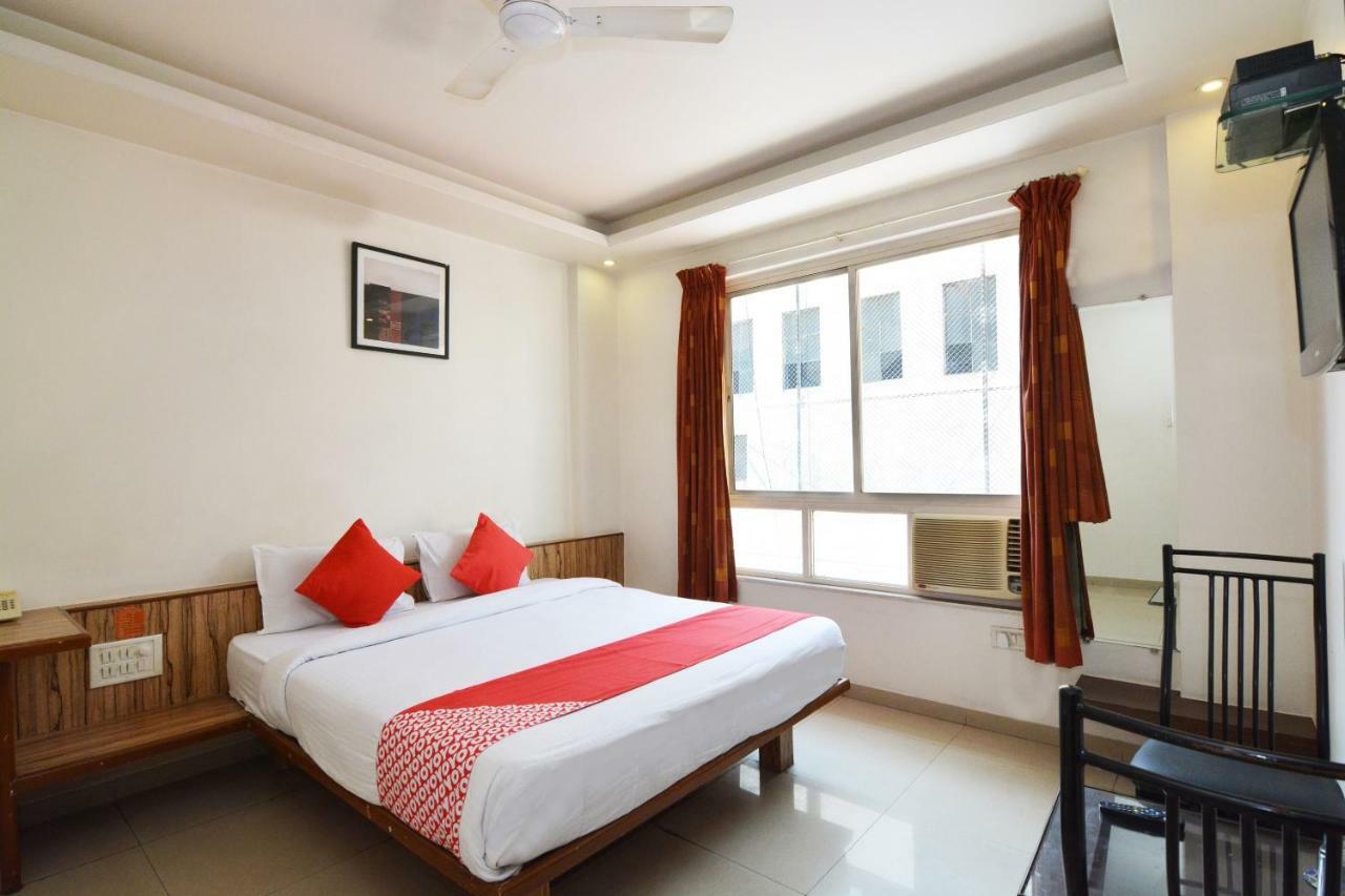 Oyo 24197 Saptaruchi Hotel Pimpri-Chinchwad Esterno foto