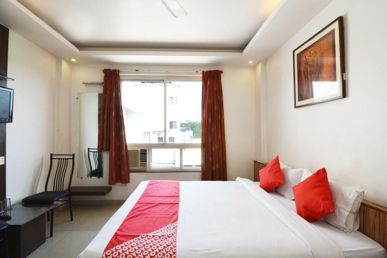 Oyo 24197 Saptaruchi Hotel Pimpri-Chinchwad Esterno foto
