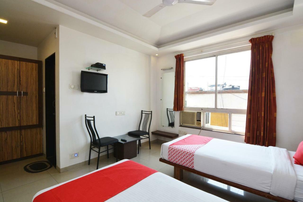 Oyo 24197 Saptaruchi Hotel Pimpri-Chinchwad Esterno foto