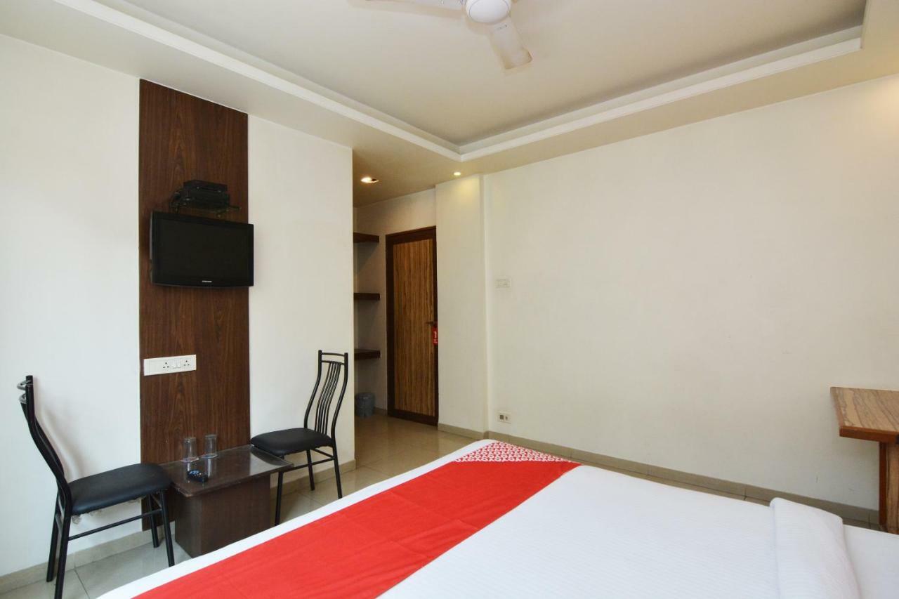 Oyo 24197 Saptaruchi Hotel Pimpri-Chinchwad Esterno foto