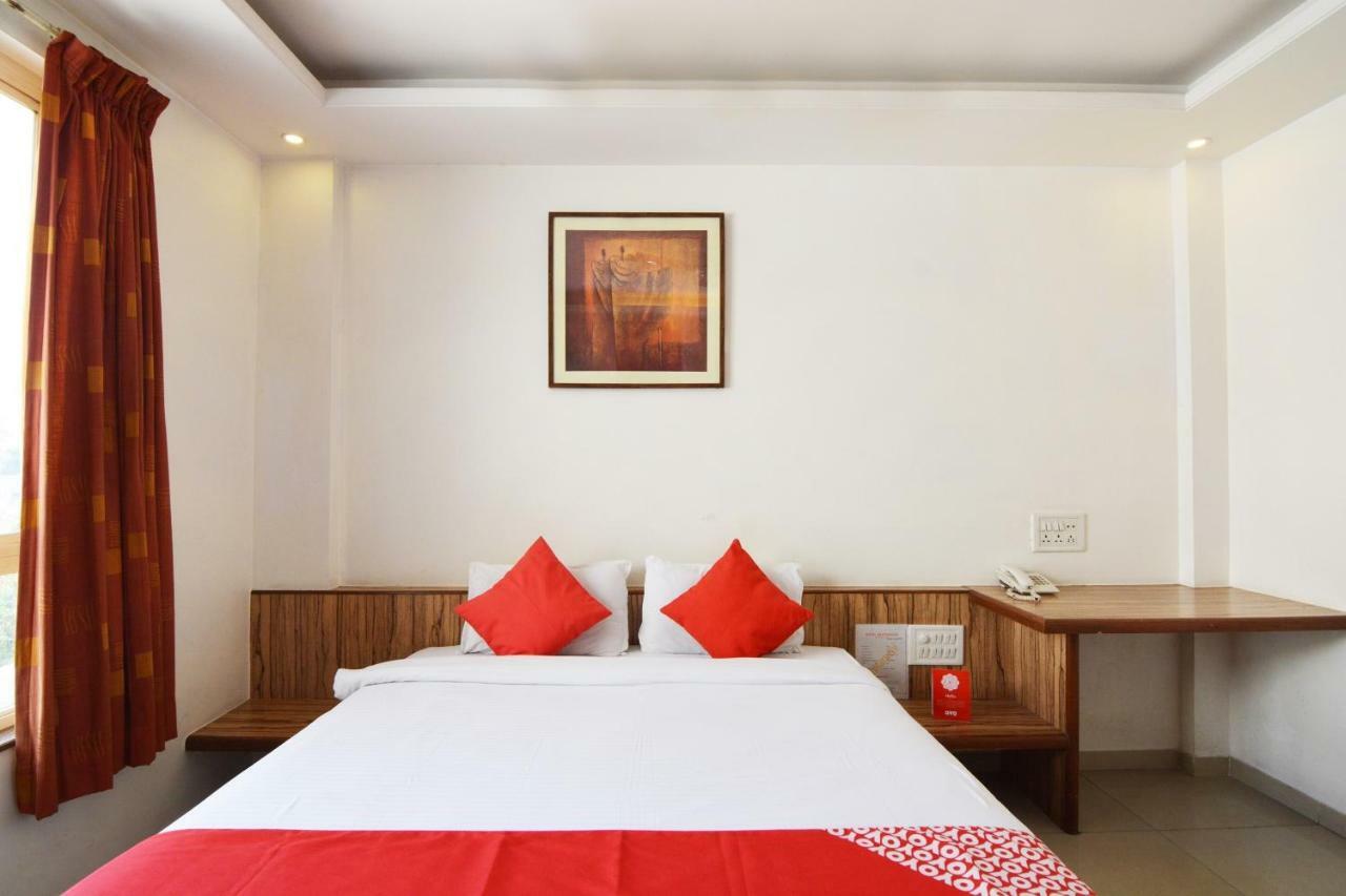 Oyo 24197 Saptaruchi Hotel Pimpri-Chinchwad Esterno foto