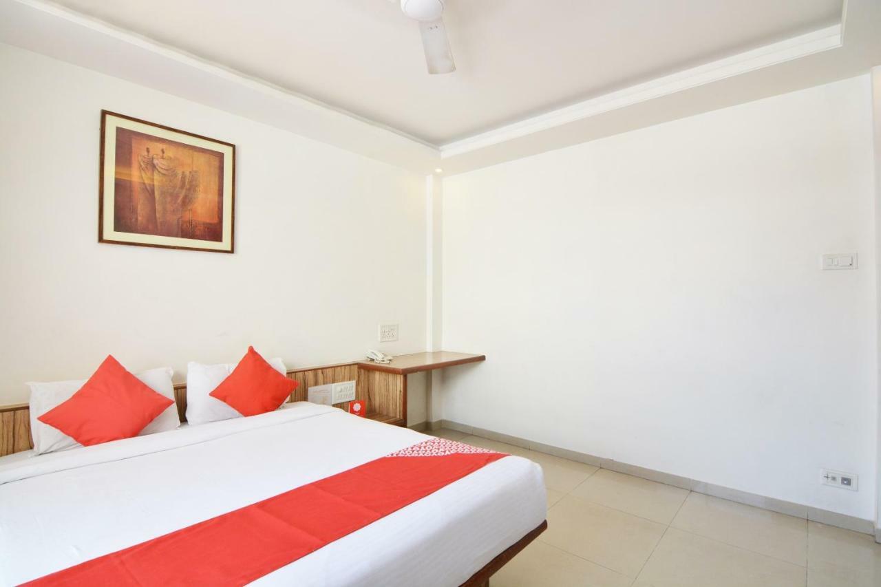 Oyo 24197 Saptaruchi Hotel Pimpri-Chinchwad Esterno foto